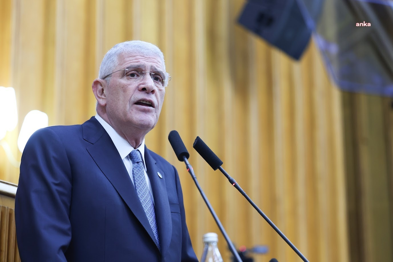 Müsavat Dervişoğlu kendini mi yaksın?
