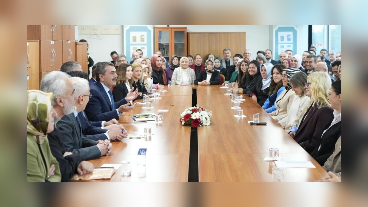 Milli Eğitim Bakanlığı 2025 Yılı Öğretmenlik Kariyer Basamakları Kılavuzu'nu Yayımladı