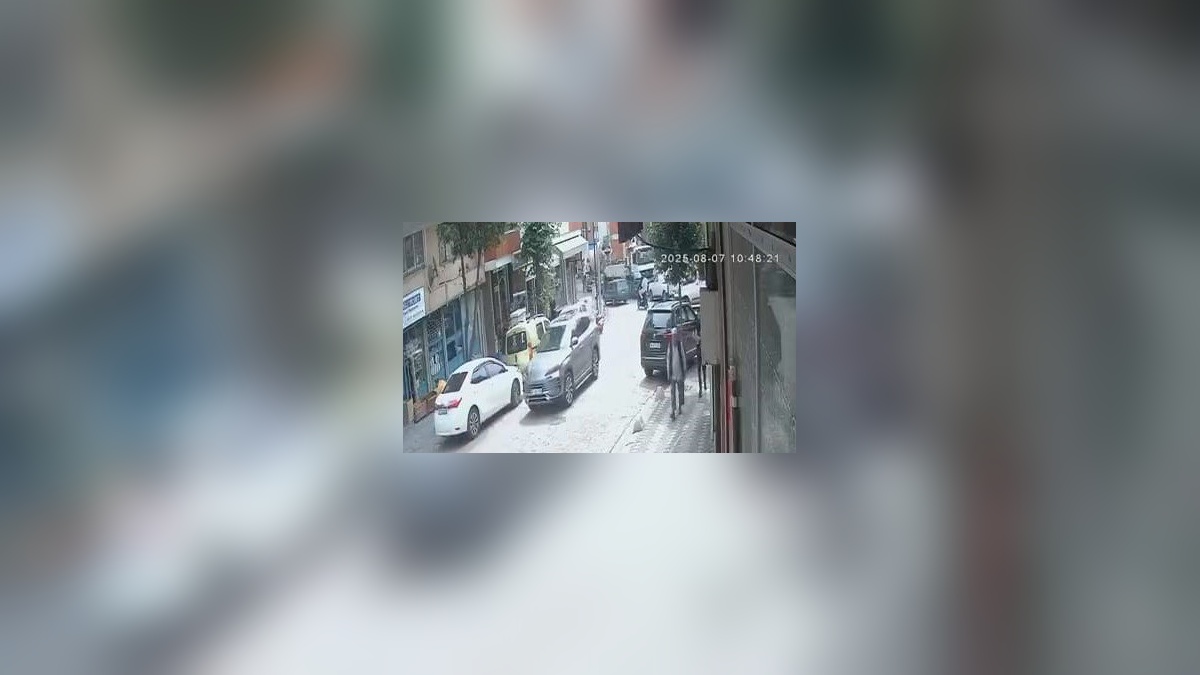 Zeytinburnu'nda emlak ofisine silahlı saldırı: Saldırı anı kamerada