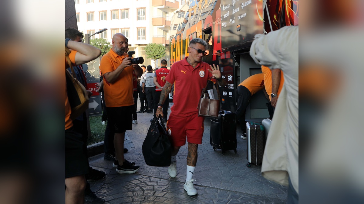 Galatasaray, Gaziantep'te: Taraftarlar büyük coşkuyla karşıladı