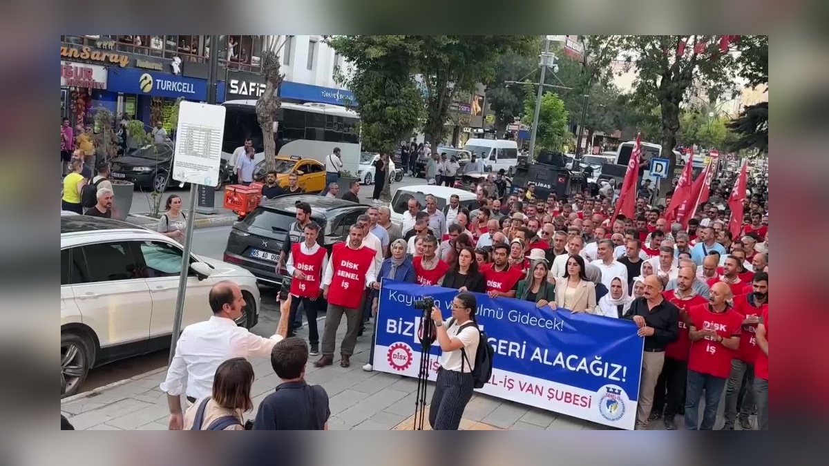 Van'da 223 işçinin işten çıkarılmasına tepki: 'Kayyumlar gidecek, halk gelecek'
