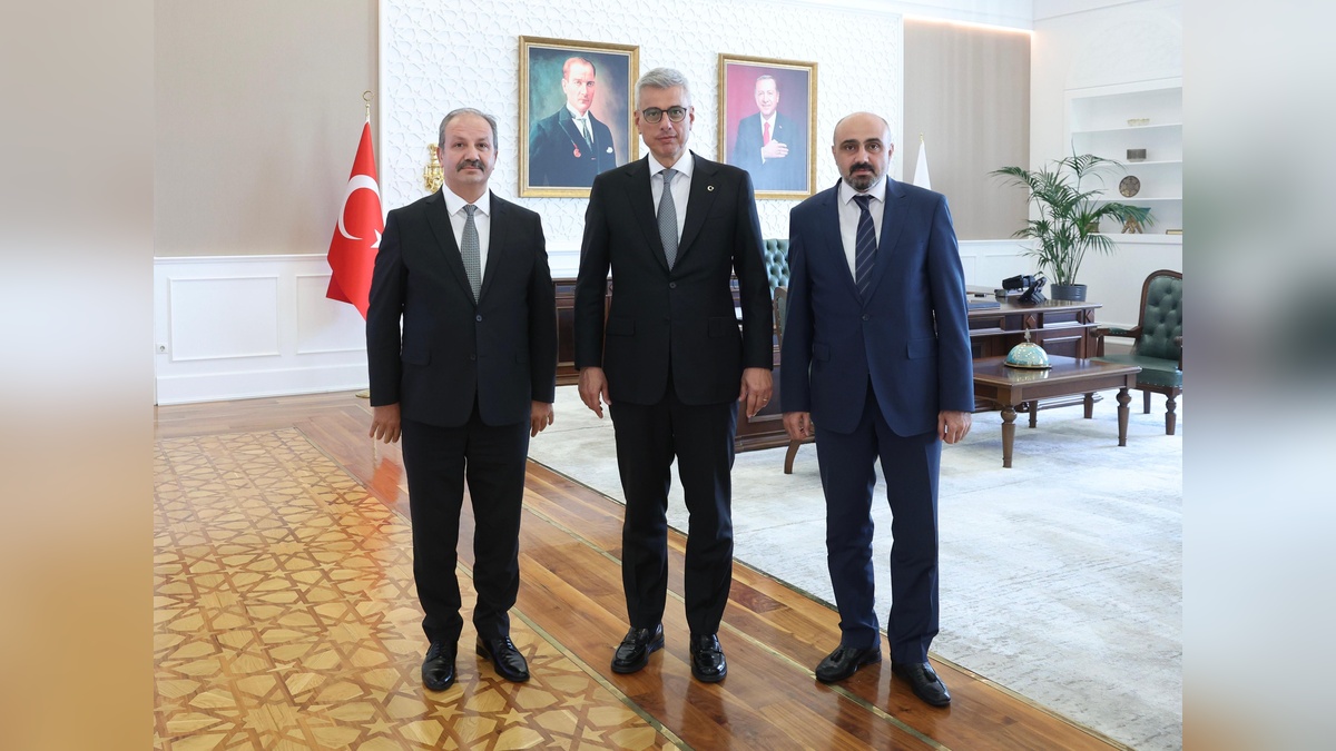 Sağlık-Sen Başkanı Memişoğlu'nu ziyaret etti: Toplu sözleşme ve personel alımı görüşüldü