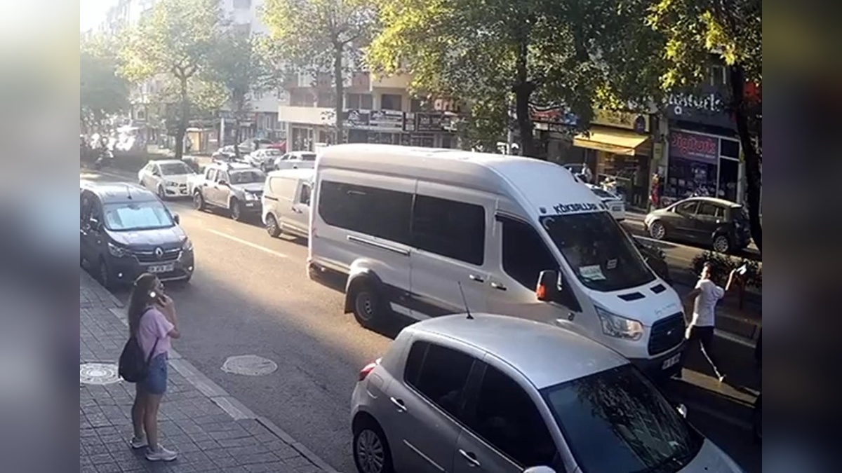 Çorlu'da yol verme tartışması: Minibüse nacakla saldıran motosiklet sürücüsü tutuklandı