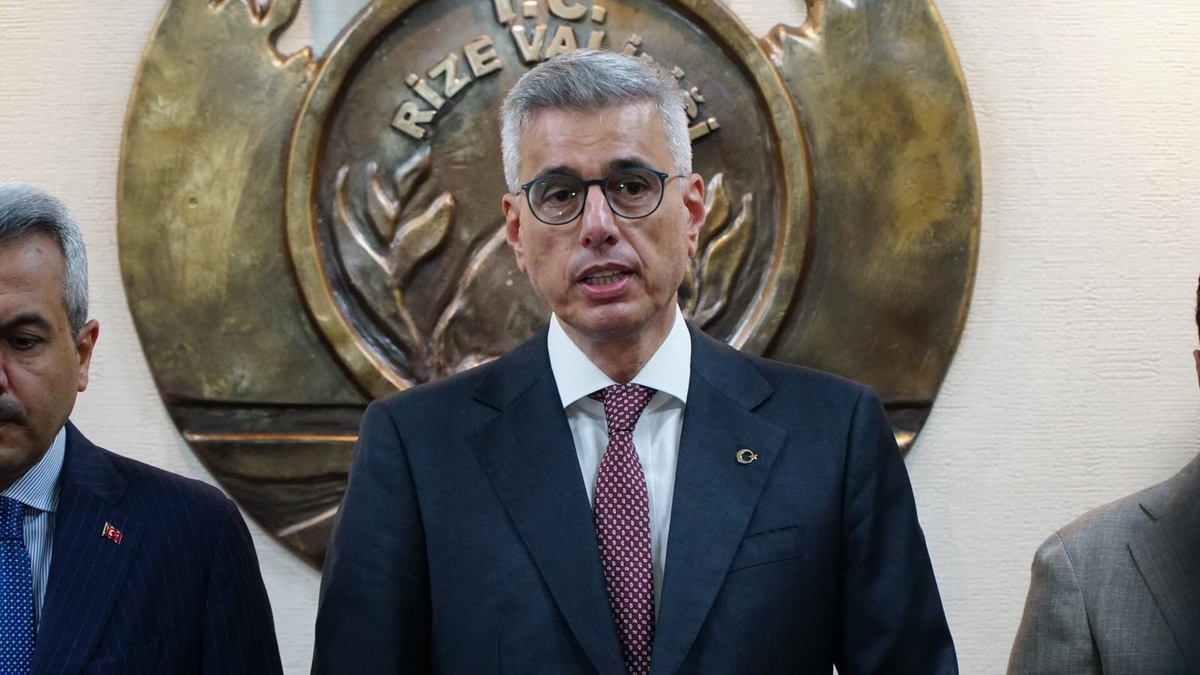 Memişoğlu Rize'de: Sağlıkta dönüşüm ve sigarayla mücadele