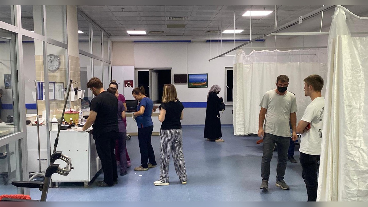Tekirdağ'da tekstil fabrikasında yemek zehirlenmesi: 50 işçi hastaneye kaldırıldı