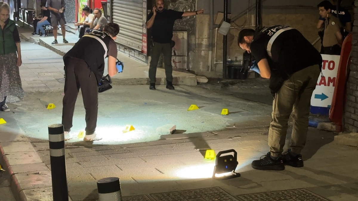 Avcılar'da otoparka silahlı saldırı: 17 boş kovan bulundu