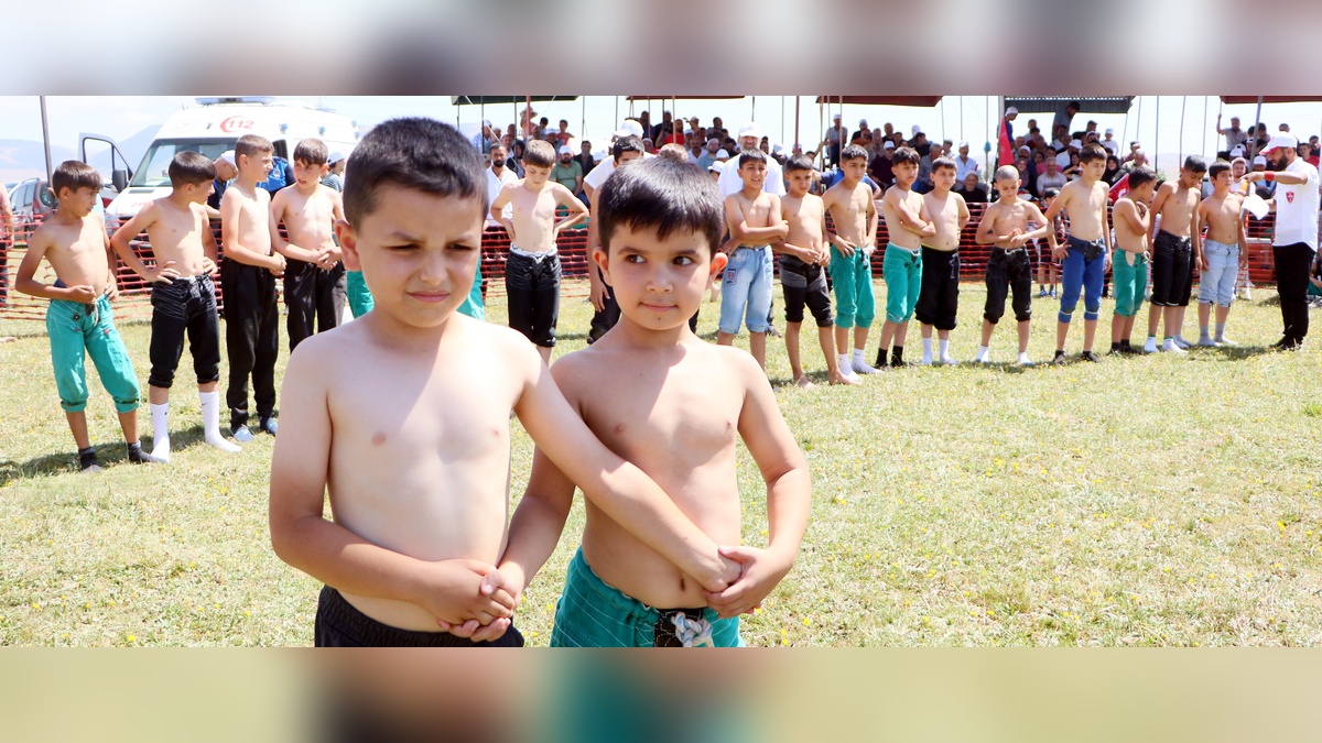Erzurum Ovası Güreş Festivali'nde güneş pehlivanları zorladı