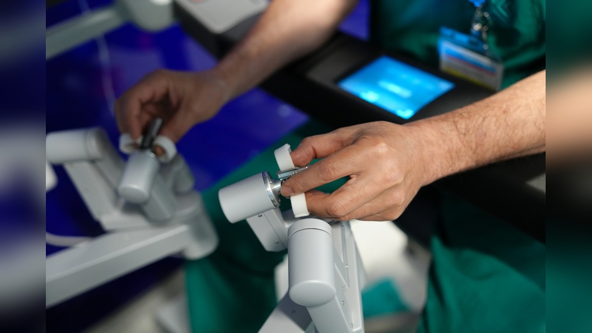 İstanbul'da robotik cerrahiyle kesi yeri fıtığı ameliyatı: Daha az ağrı, daha hızlı iyileşme