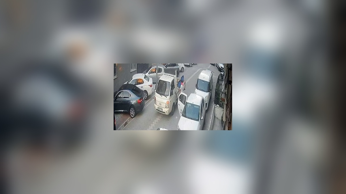 Avcılar'da çalıntı kamyonetle Esenyurt'ta hırsızlık: 20 bin liralık ses sistemi çalındı