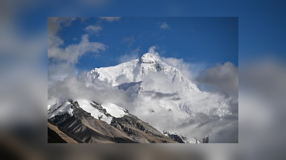 Nepal, turizmi canlandırmak için 97 dağı ücretsiz tırmanışa açıyor