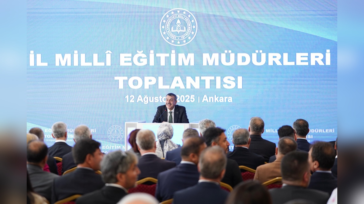 Tekin: Okul formaları 4 yıl değişmeyecek