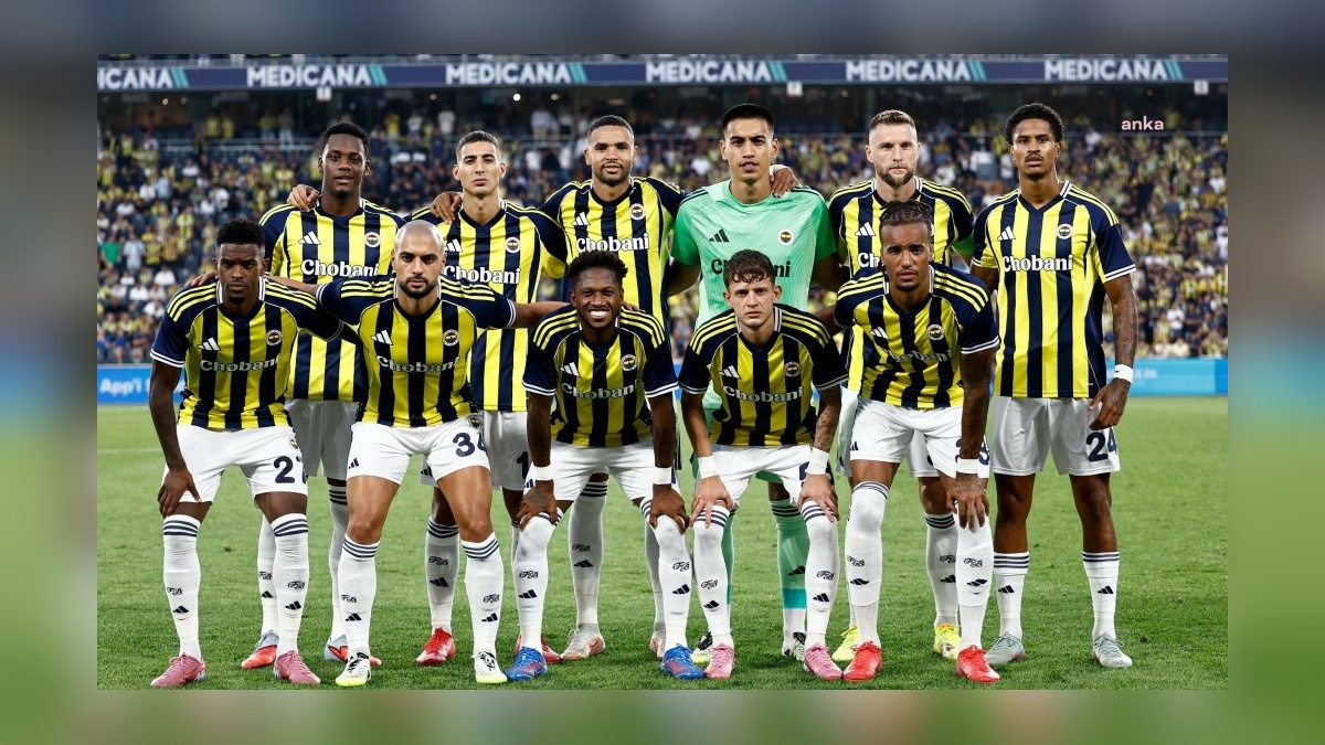 Fenerbahçe, Feyenoord'u 5-2 yenerek Şampiyonlar Ligi Play Off'una yükseldi