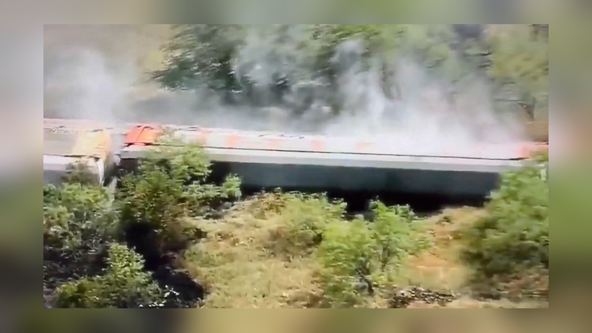 Texas'ta kimyasal madde taşıyan tren raydan çıktı