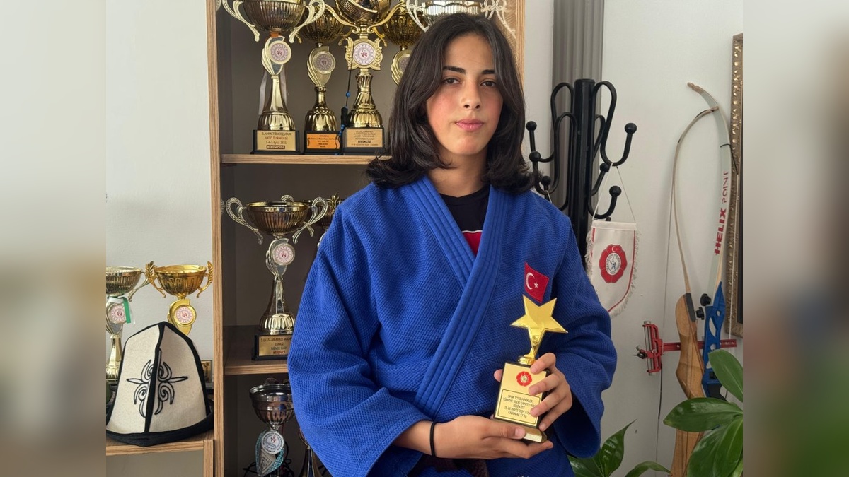 Elif Aykılıç ve Erva Mutlu, Avrupa Judo şampiyonasında derece aldı: Fenerbahçe stadını ziyaret ettiler