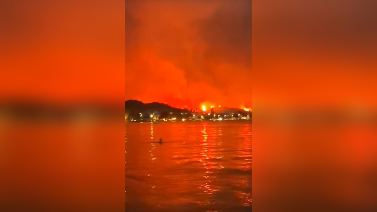 Yunanistan'da orman yangınları: Ahaia, Sakız Adası ve Epir'de çok sayıda yerleşim birimi tahliye edildi