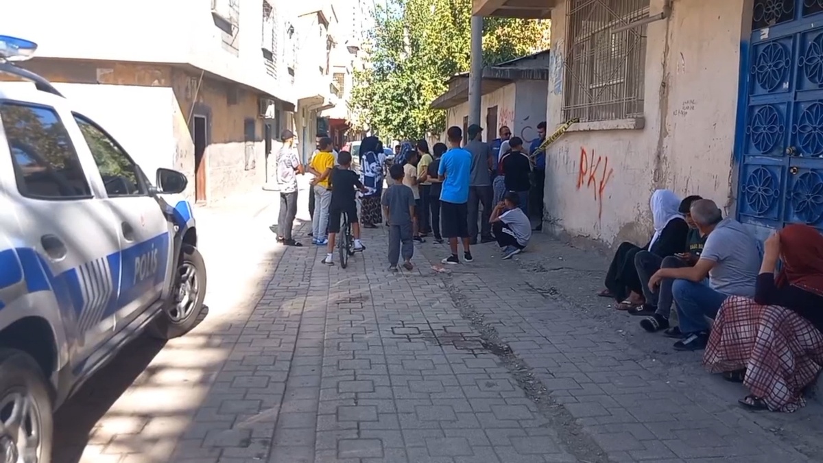 Diyarbakır'da silahlı saldırı: Vezir S. ve kızı Ela S. yaralandı