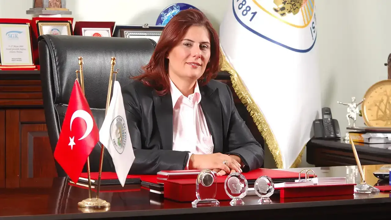Özlem Çerçioğlu, AKP’ye Sığındı