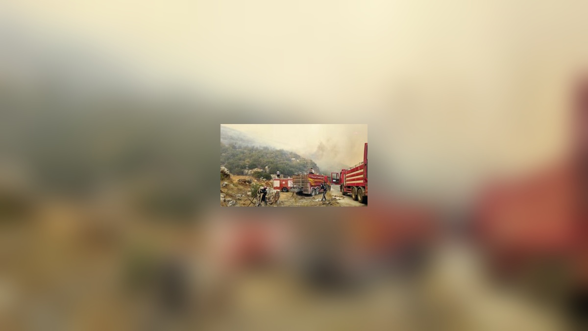 Suriye'de orman yangınları sürüyor: Çok sayıda sivil tahliye edildi