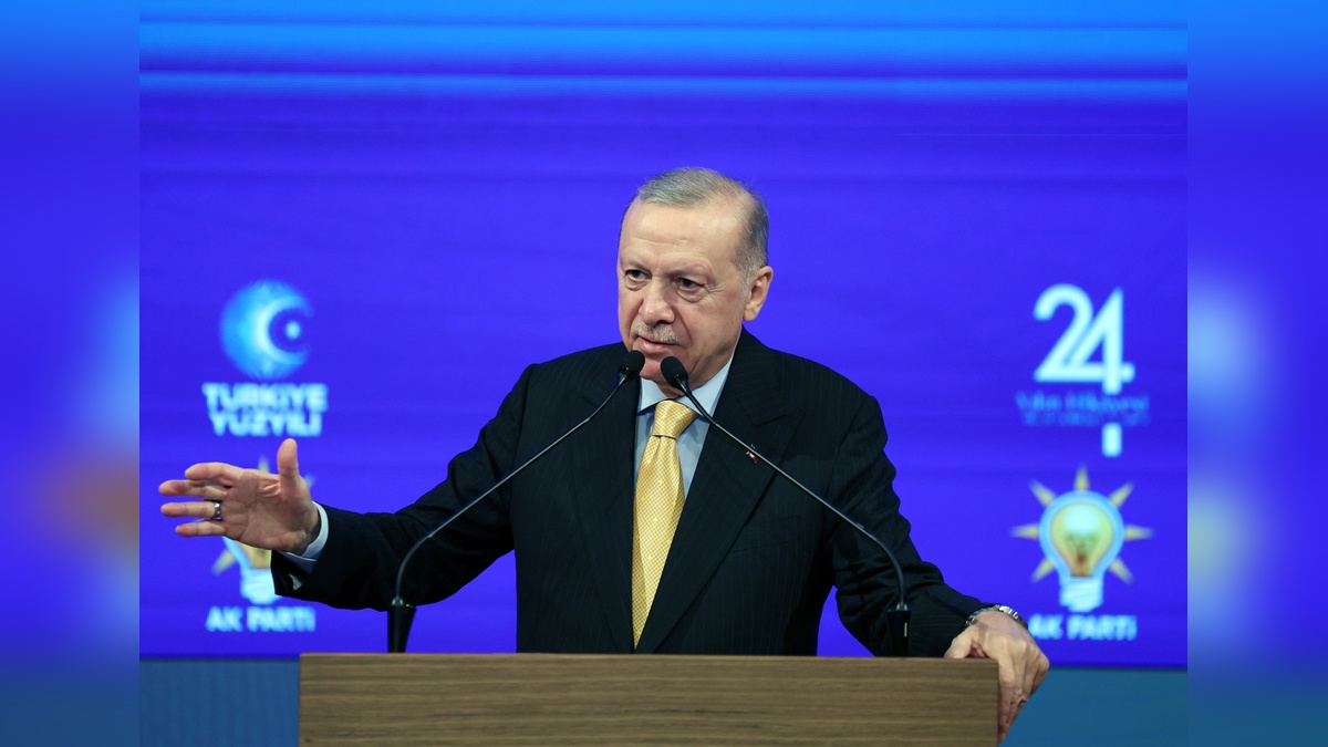 Erdoğan: Terörsüz Türkiye'yi gerçeğe dönüştürmekle mükellefiz