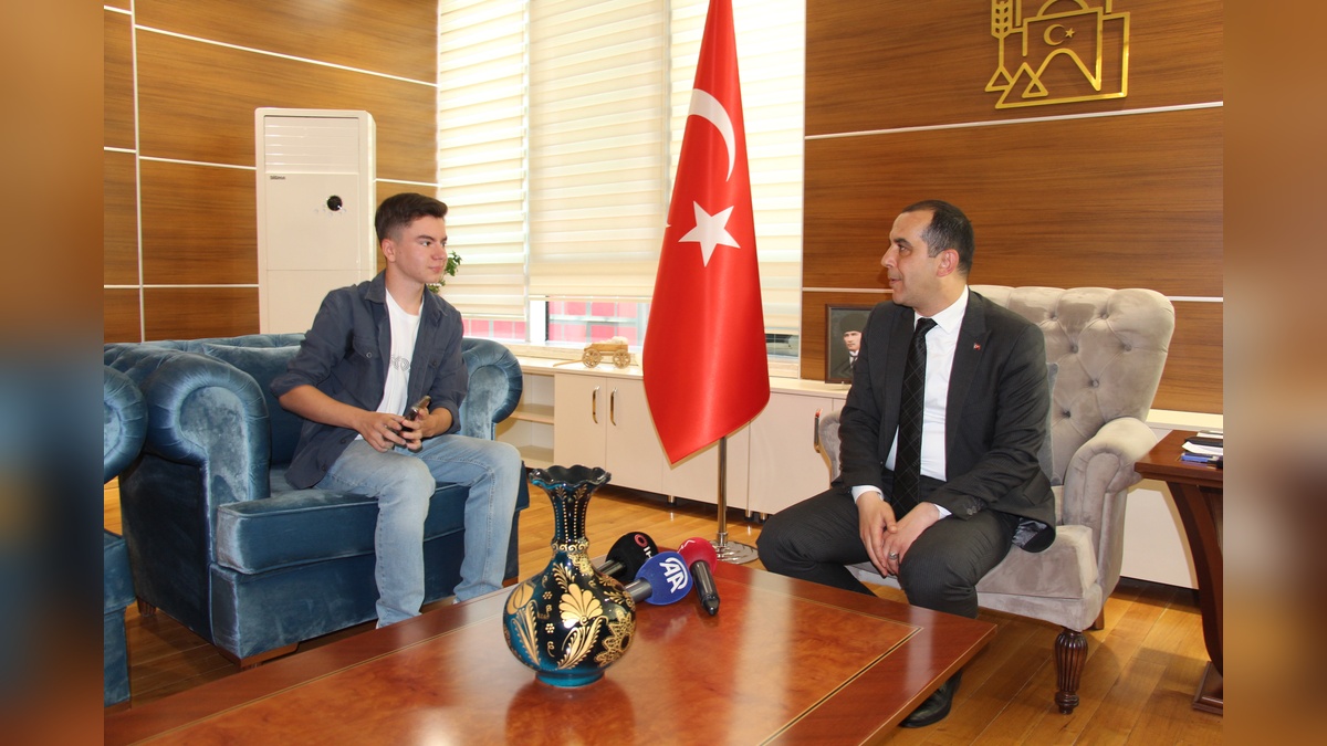 Çankırı Valisi'nden Mert Can'a teşekkür: 'Bayrak sevgisi çok kıymetli'
