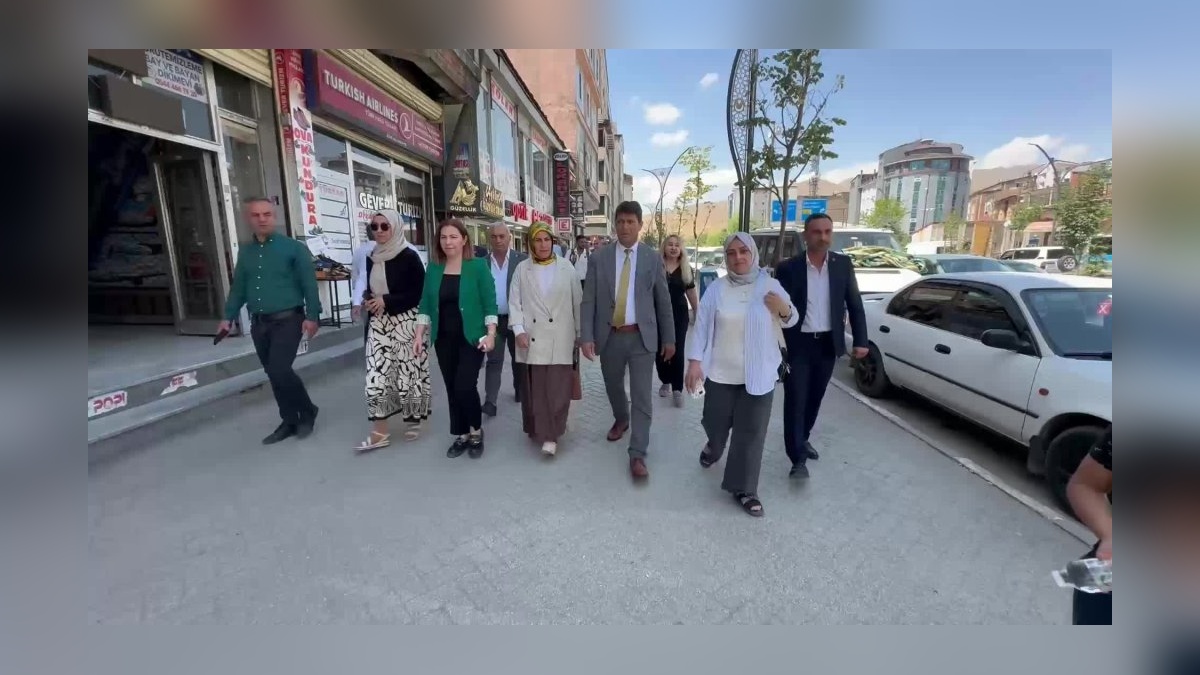 Emine Uçar Erdoğan Hakkari'de: Sınır ticareti ve yoksulluk sorunları ele alındı