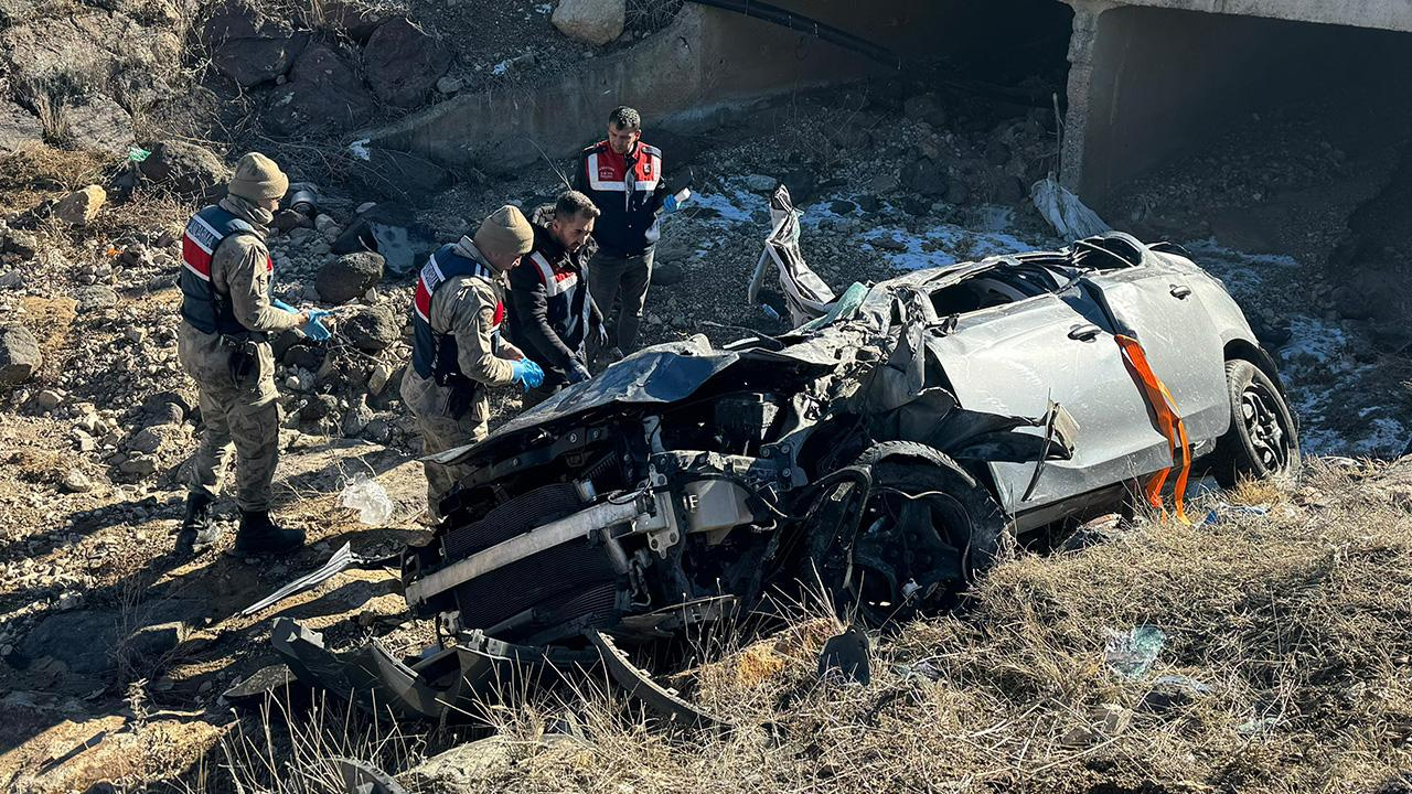 Erzurum’da Korkunç Kaza: İki Otomobil Çarpıştı, 3 Ölü