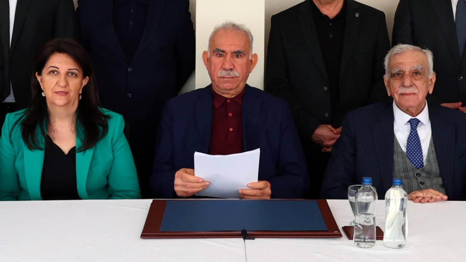 DEM Parti, Öcalan’ı Şehit Aileleriyle Aynı Kefeye Koydu