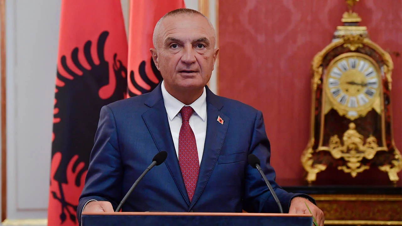Eski Cumhurbaşkanı Meta’nın Yolsuzluktan Yakalanma Anı