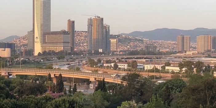 Ege Denizi'nde 6 büyüklüğünde deprem: İzmir'de de hissedildi