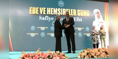 Ebe Yılmaz'ın doğum aparatı Sağlık Bakanı'ndan ödül aldı