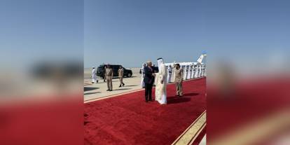 Trump, Katar'da Emir Al Sani tarafından karşılandı
