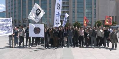 Boğaziçi Öğrencileri, Nureddin Yıldız Protestosu Sonrası Gözaltına Alınan Arkadaşları İçin Adalet Sarayı Önünde
