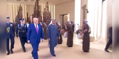 Trump, BAE'de Resmi Törenle Karşılandı