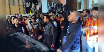 Galatasaray Şampiyonluğu Avcılar'da Coşkuyla Kutlandı, Trafikte Yoğunluk Yaşandı
