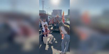Galatasaray şampiyonluğu, evlilik teklifiyle taçlandı