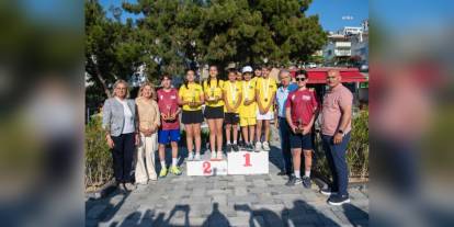 Kuşadası'nda 19 Mayıs Tenis Turnuvası tamamlandı