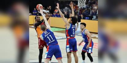 Galatasaray, Anadolu Efes'e yenildi: Play-in etabında Büyükçekmece ile karşılaşacak