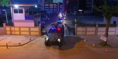 Malatya'da uyuşturucu operasyonu: 17 gözaltı, çok sayıda silah ve uyuşturucu ele geçirildi