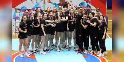 Karşıyaka genç kızlar voleybolunda üçüncü oldu