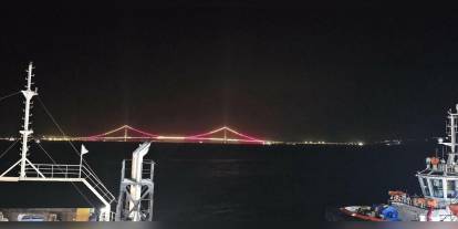 1915 Çanakkale Köprüsü Galatasaray'ın şampiyonluğunu kutladı