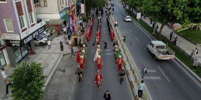 Edirne'de İstanbul'un Fethi kutlaması: Mehteran, Yeniçeriler ve 'Fetihler Sultanı' oyuncuları yürüyüşte