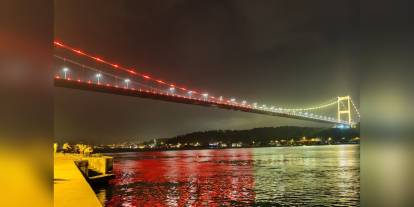 Galatasaray şampiyon: İstanbul Boğazı sarı-kırmızıya büründü