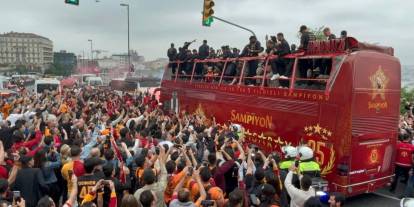 Galatasaray şampiyonluk kutlamaları için Yenikapı'ya doğru yola koyuldu