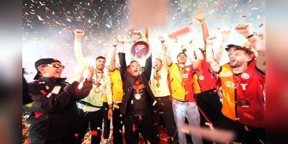 Galatasaray, 25'inci şampiyonluğunu Yenikapı'da kutladı