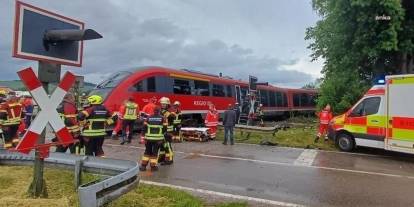 Passau'da tren-TIR kazası: 10'dan fazla yaralı