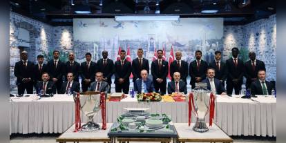 Erdoğan, Galatasaray'ı kabul etti: Osimhen, formasını hediye etti