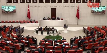 Bankoğlu'ndan Taksim'deki 'Duran Adam' eylemine gözaltı tepkisi: 'Gençler için onur madalyası'