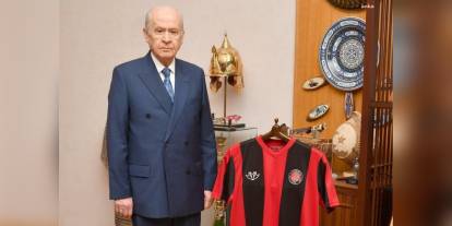 Bahçeli, Fatih Karagümrük'ü tebrik etti