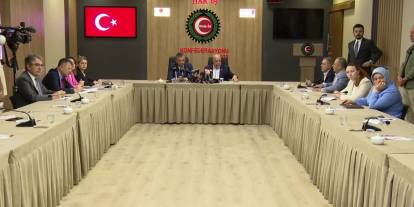 Özgür Özel'den Erdoğan'a Anayasa Çağrısı: 'Önce Anayasaya Uyun'