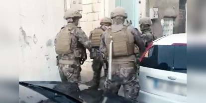 Gaziantep'te 8 ev, iş yeri ve araç kurşunlandı ve kundaklandı: 8 şüpheli tutuklandı